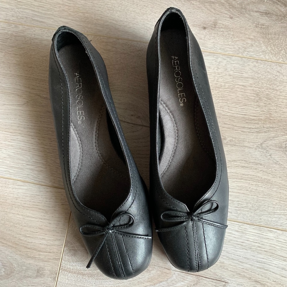 AEROSOLES NWOT Leather Wedge Sz 7M